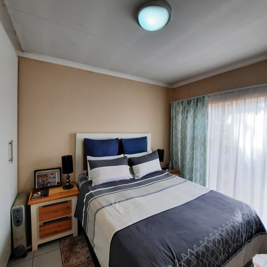 2 Bedroom Property for Sale in Langenhovenpark Free State